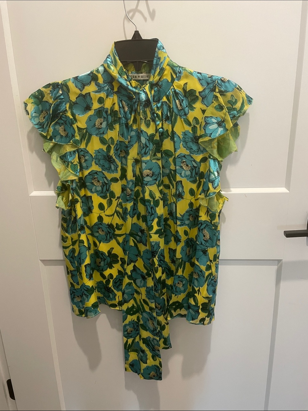Alice+Olivia yellow short sleeve floral blouse size large